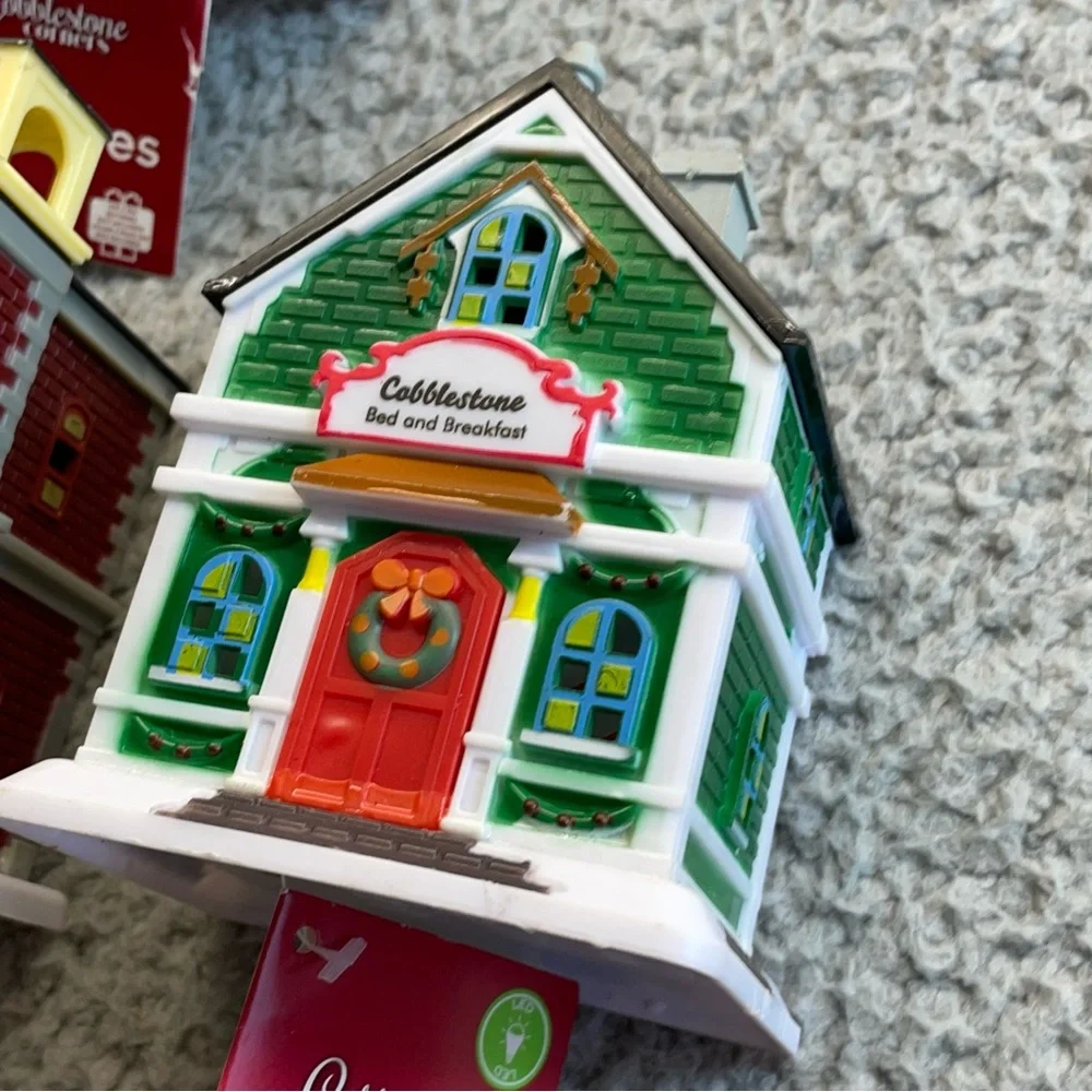Christmas Cobblestone Corners‎ Set of 5 winter village miniatures Buildings NWT